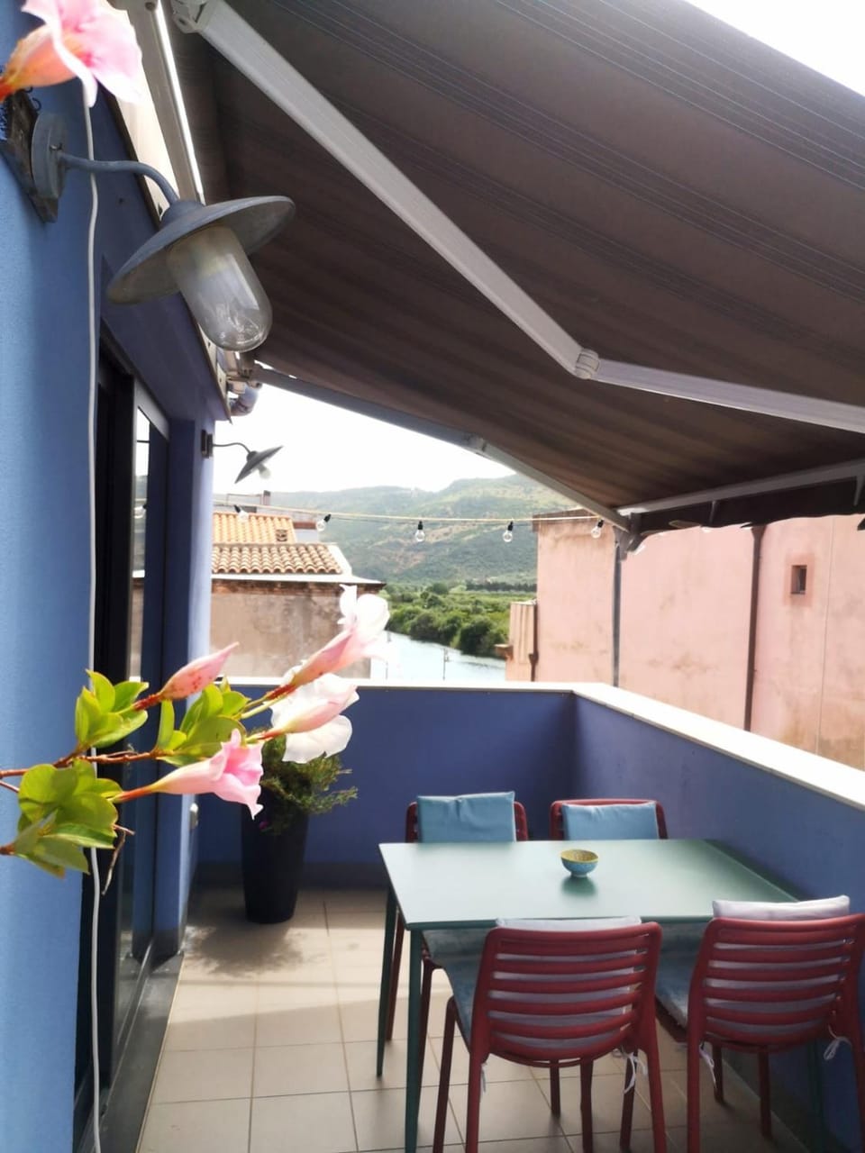 Patio, Natural landscape, View (from property/room), Balcony/Terrace, Dining area, City view, Landmark view, Mountain view, River view