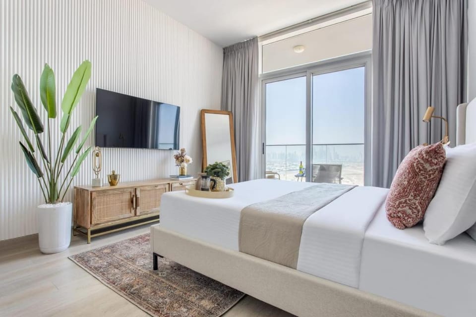 Frank Porter - Bloom Tower C Apartment in Dubai