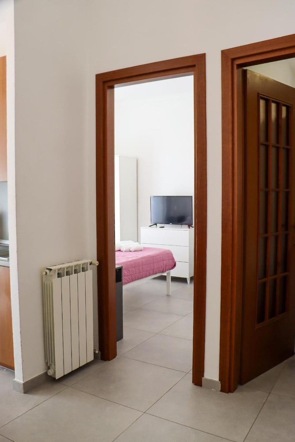 Photo of the whole room, internet