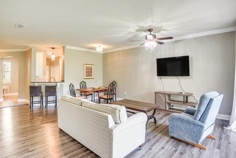 Palm Coast Townhome w/ Pool Access ~ 4 Mi to Beach House in Palm Coast