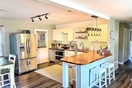 Coffee/tea facilities, Kitchen or kitchenette, Dining area, dishwasher, minibar, pet friendly, stove, toaster