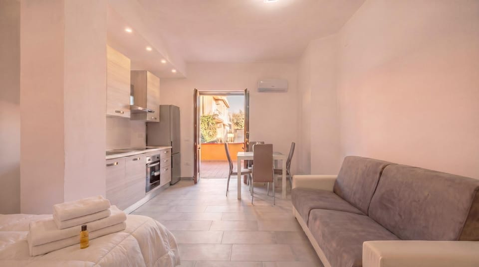 Property building, Bed, Kitchen or kitchenette, Living room, Photo of the whole room, Seating area, Dining area, Bedroom, towels, air conditioner