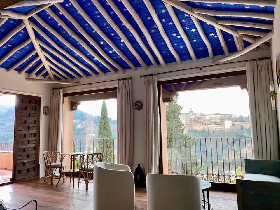 Living room, Landmark view