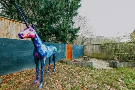 The unicorn's house sleeps 10 people Apartment in Bristol