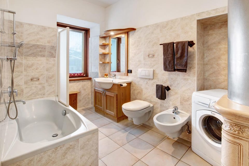 Bathroom, Living room