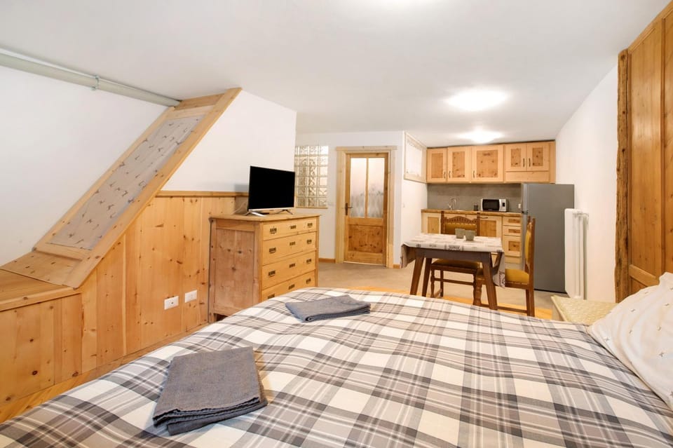 Property building, Living room, Bedroom