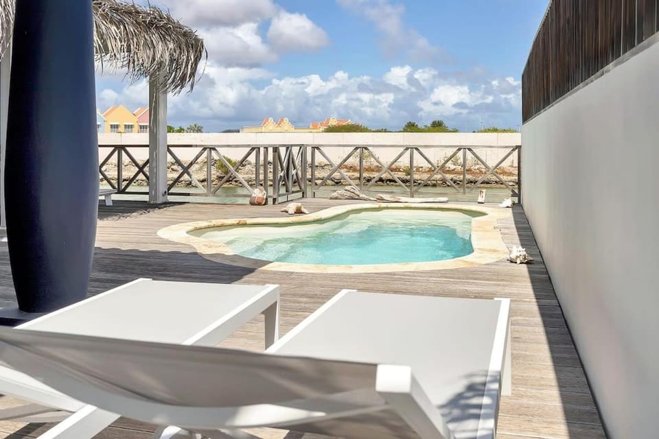 Kas Linde with private pool on the Laguna Marina Villa in Venezuela