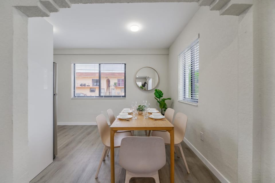 Seating area, Dining area