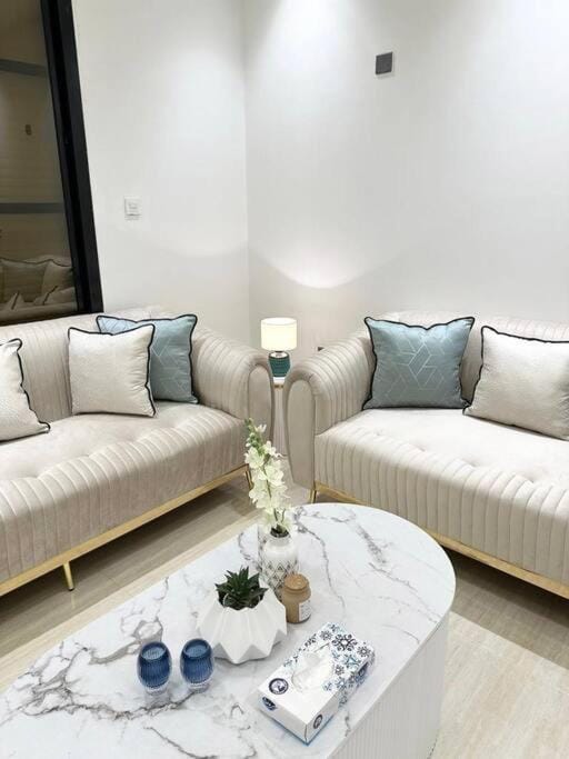 Hittin Luxurious Stay 5 minutes to Boulevard شقة حطين المميزة 5 دقائق للبوليفارد Apartment in Riyadh