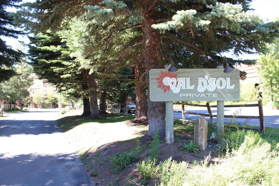 Walk Everywhere at the Relaxing Val D Sol Condo House in Ketchum