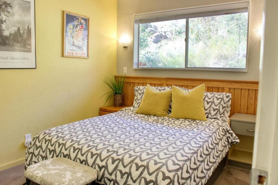 Walk Everywhere at the Relaxing Val D Sol Condo House in Ketchum