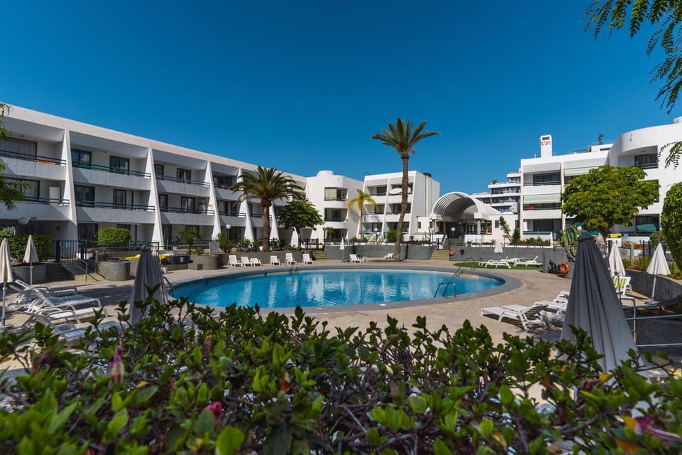 Property building, Day, Garden, Pool view, Swimming pool, sunbed
