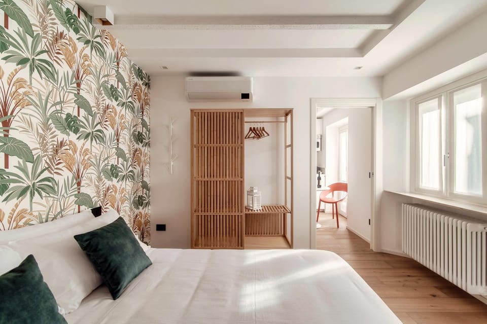 Bed, Bedroom, internet, wardrobe, air conditioner