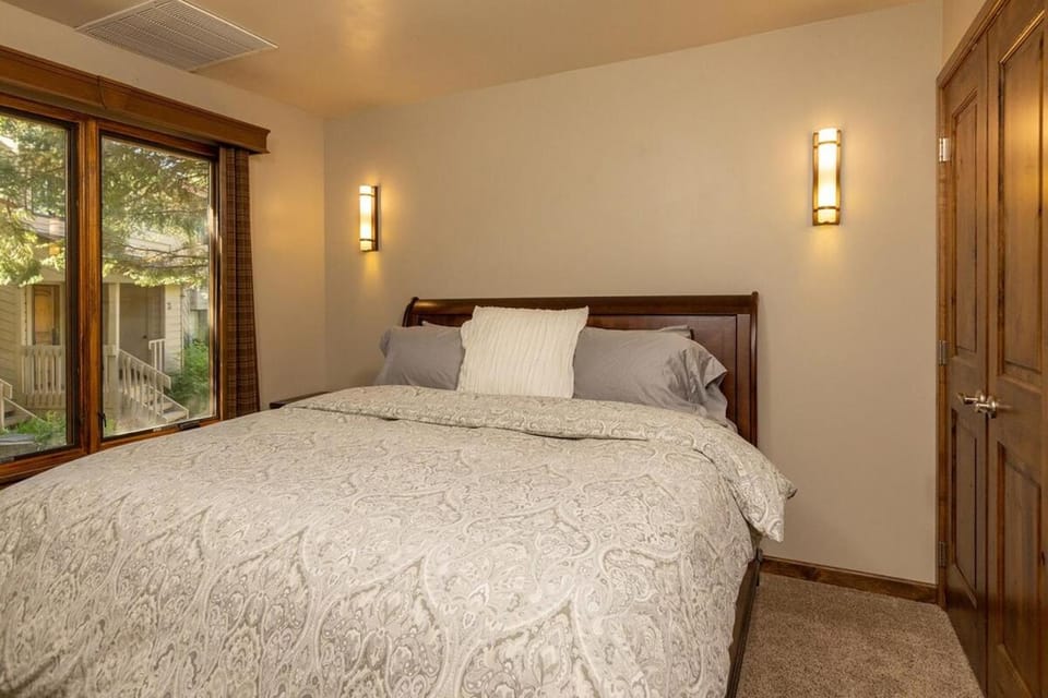Sun Valley Condo on the Green with Dollar Views House in Sun Valley