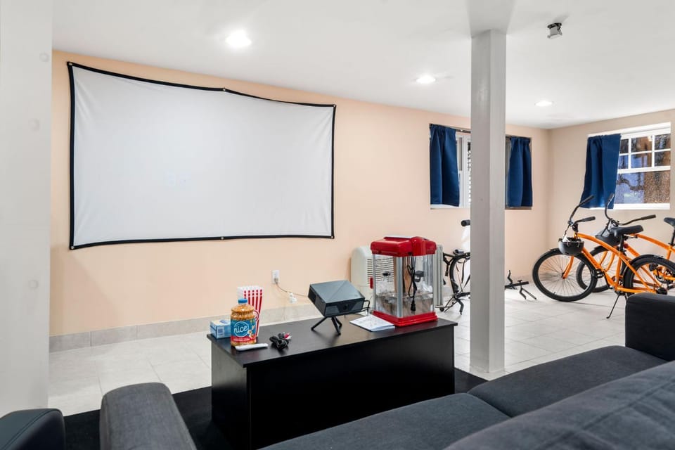 Hot Tub, Electric Bikes, Solo Stove, Projector, Smores House in Marblehead