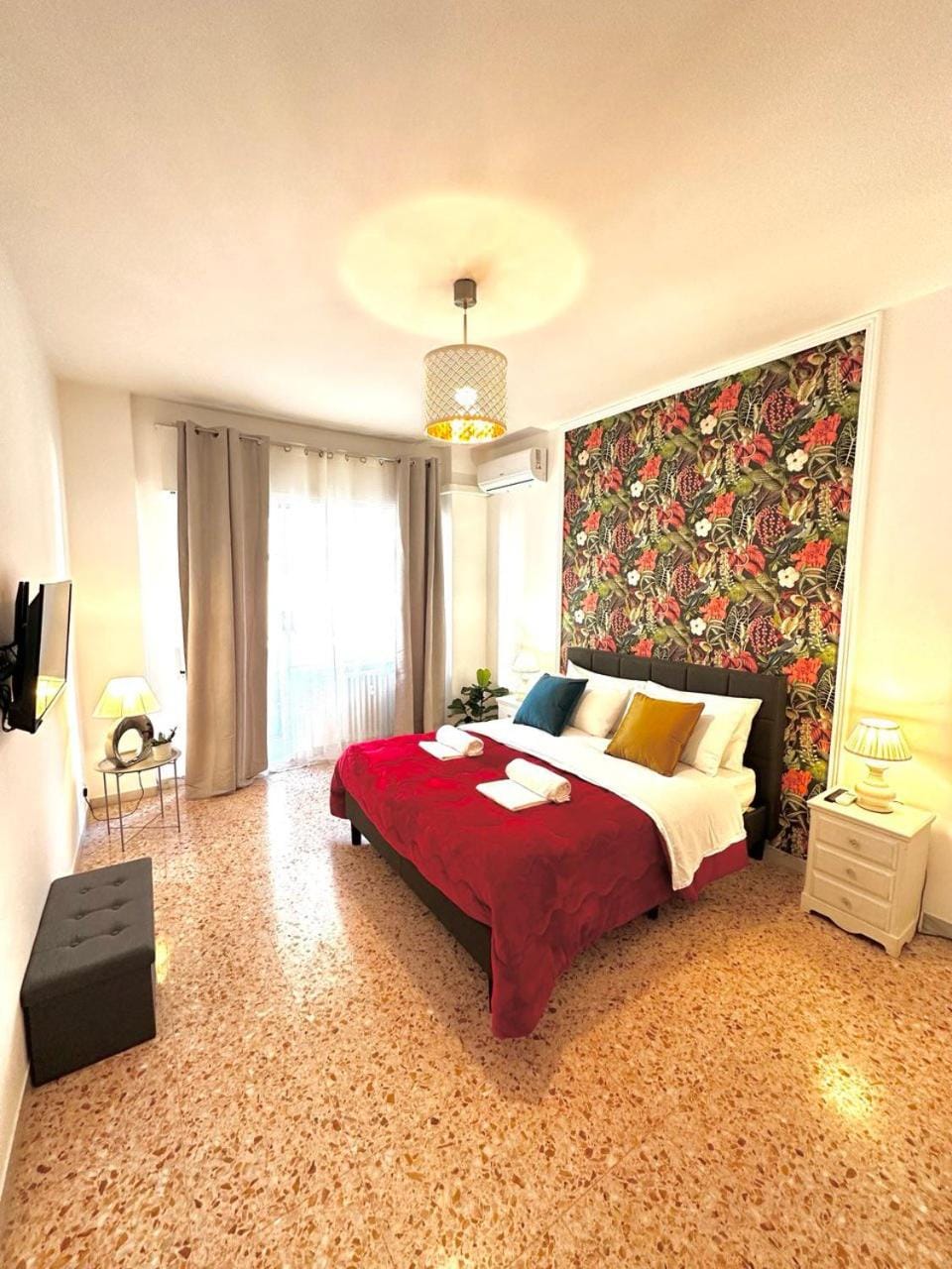 Bed, TV and multimedia, Living room, Photo of the whole room, Seating area, Evening entertainment, Bedroom, towels