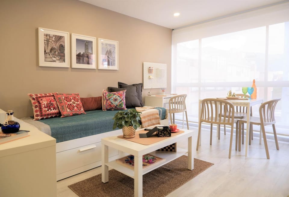 Living room, Seating area, Dining area, Family