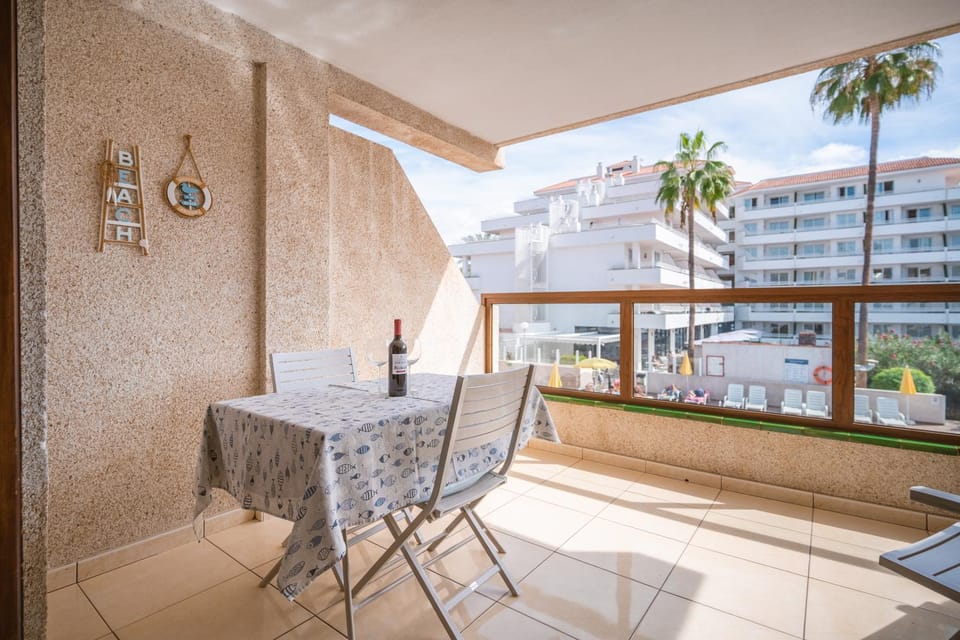 View (from property/room), Balcony/Terrace, Dining area