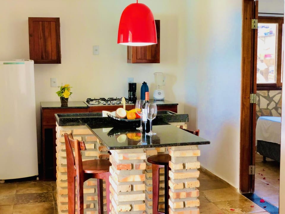 Kitchen or kitchenette, Food and drinks, Dining area, Drinks, oven