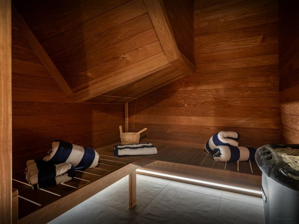 Sauna, Area and facilities