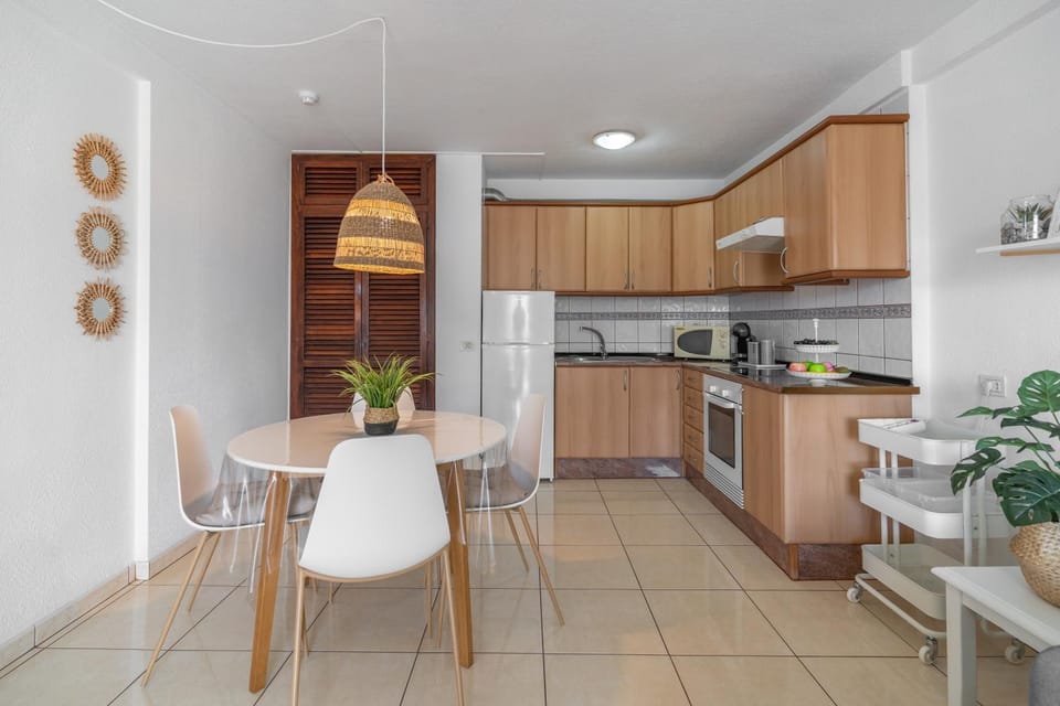 Kitchen or kitchenette, Dining area, pet friendly, stove, toaster