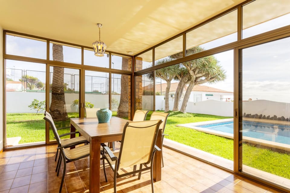 Garden, Living room, Garden view, Pool view, Swimming pool