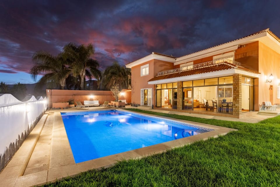 Night, Garden view, Pool view, Swimming pool, sunbed