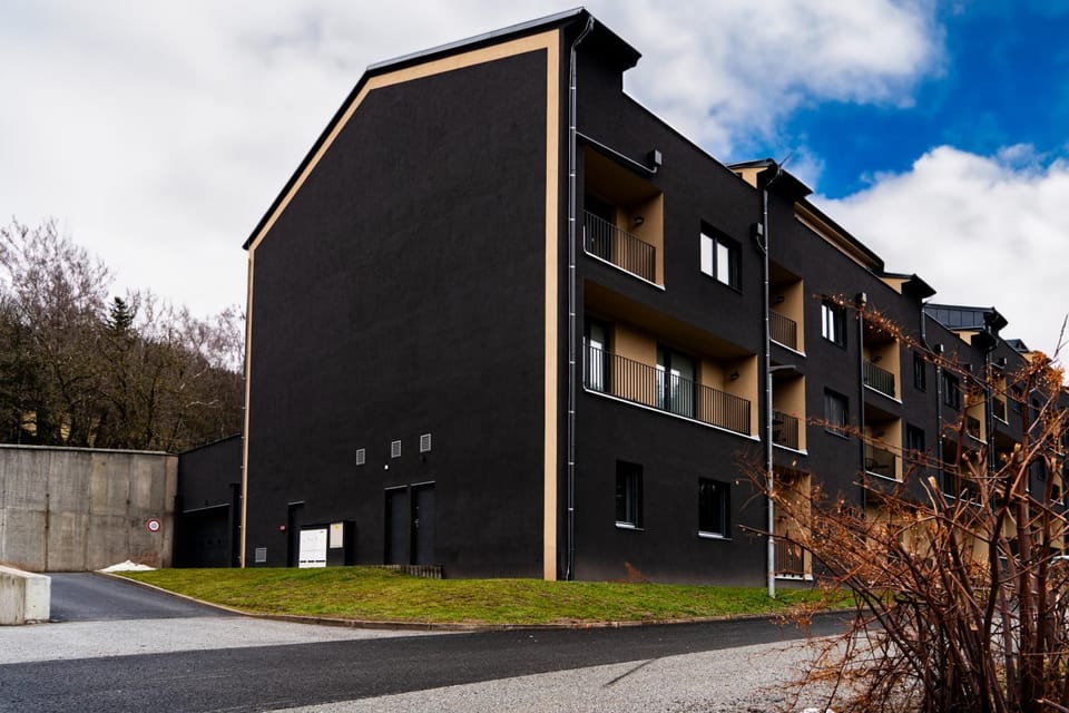 Property building, Day, Neighbourhood