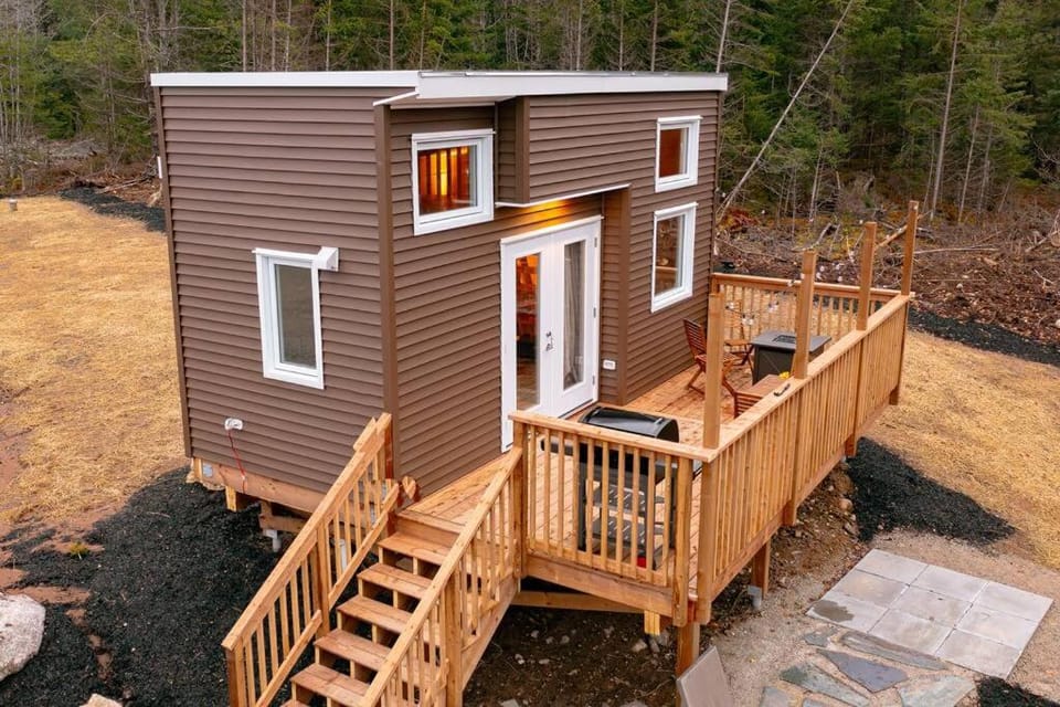 Sunflower Suite - The Dordean Suites of Chester Chalet in New Brunswick