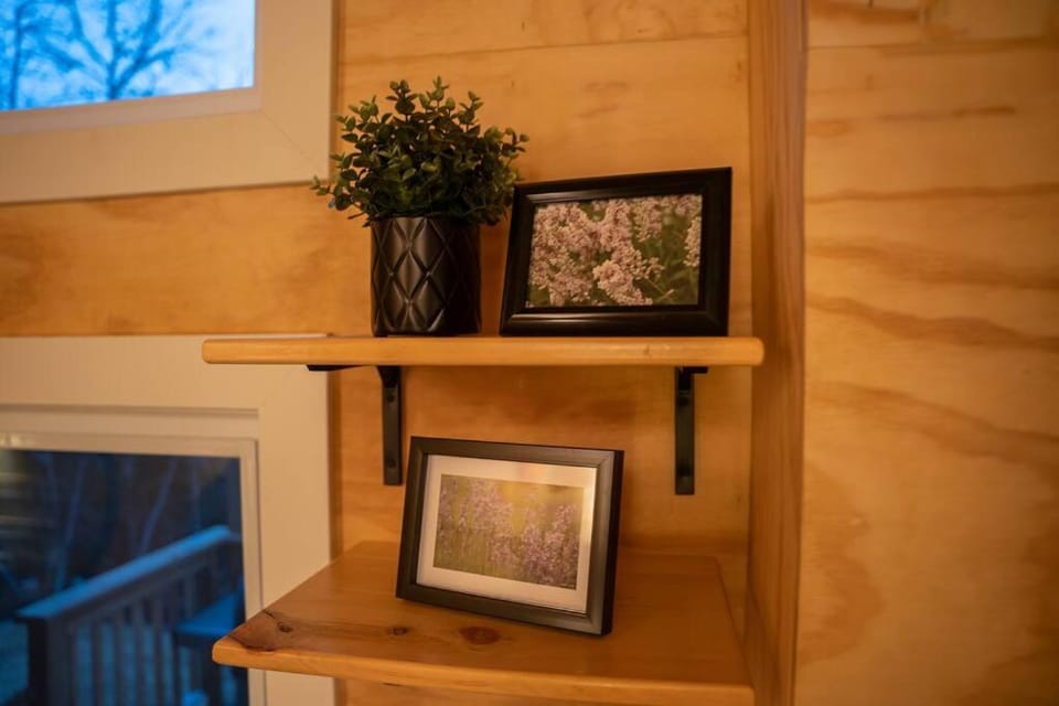 Sunflower Suite - The Dordean Suites of Chester Chalet in New Brunswick