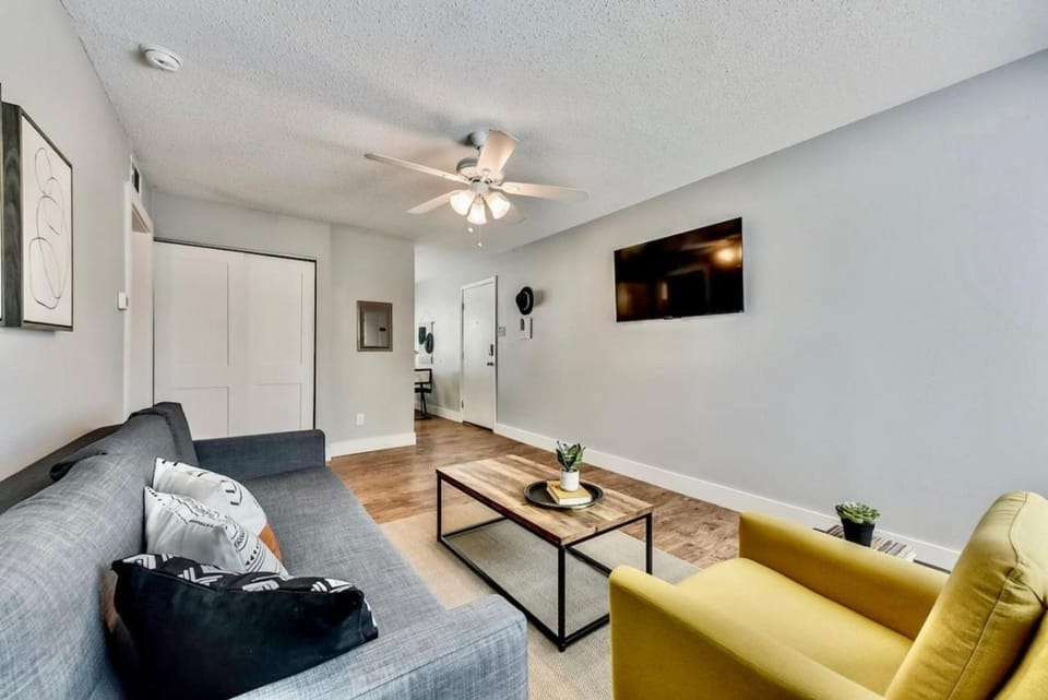 Bright and Cheerful Flat, near Fair Park Apartment in Dallas