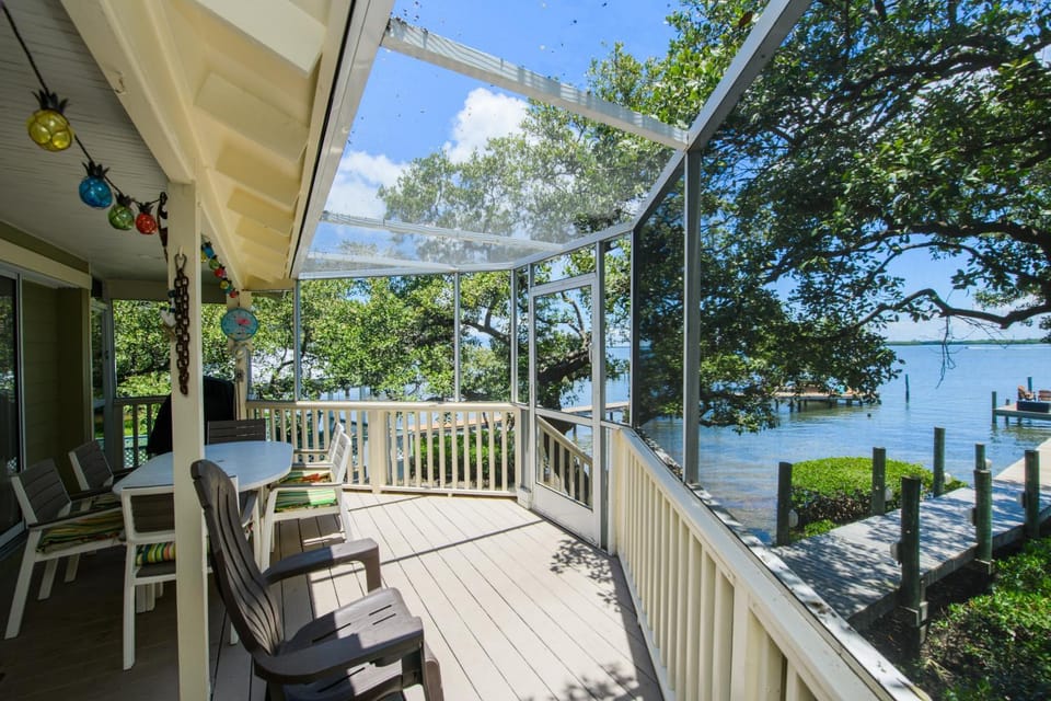 Waters Edge Cottage House in Bradenton Beach