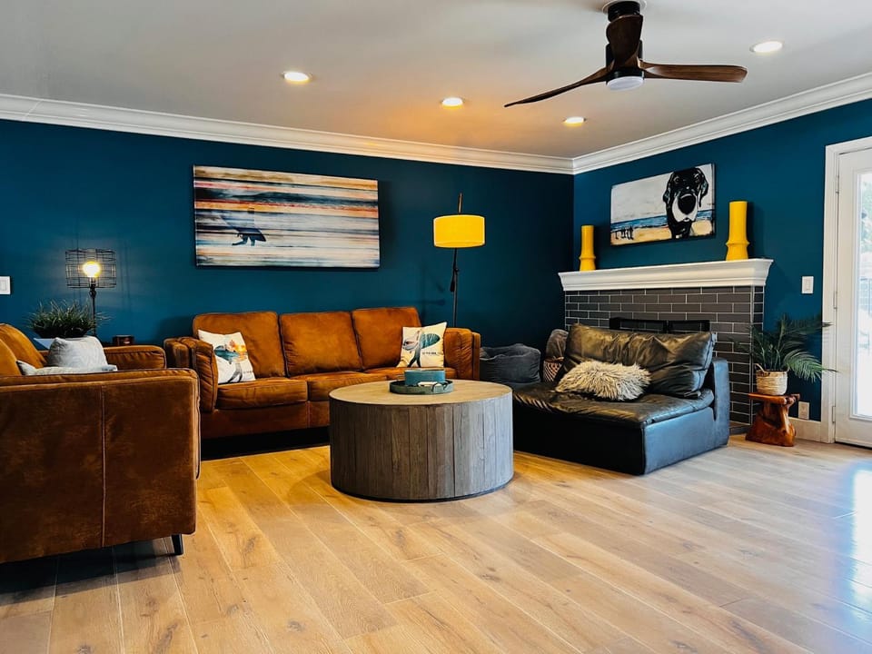 Huntington Beach, AC, Pool, Hot Tub, Detached Office, Close to Beach, Outside Entertaining Area House in Costa Mesa