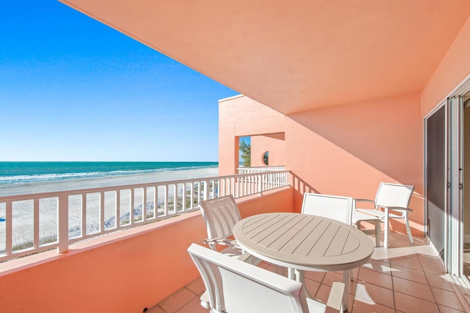 Coquina Beach Club 204 Apartment in Bradenton Beach