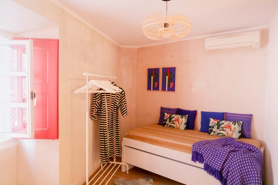 Bed, Bedroom, wardrobe, air conditioner