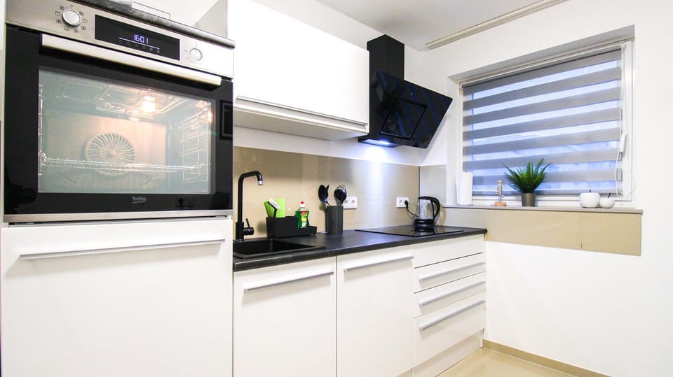 Kitchen or kitchenette, kitchen, kitchen
