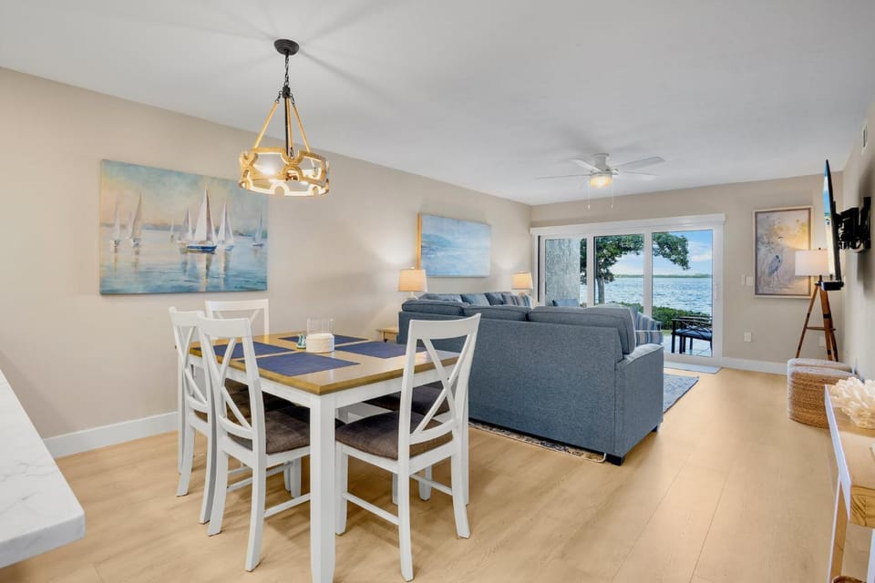 TV and multimedia, Living room, Seating area, Dining area, Sea view, furniture
