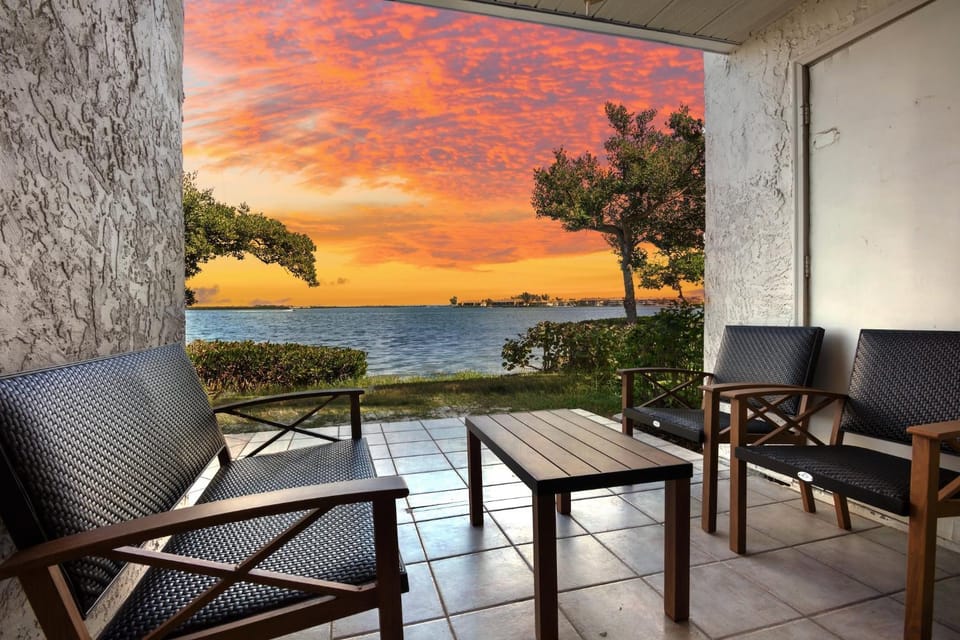 Patio, View (from property/room), Balcony/Terrace, Seating area, Sea view, Sunset, furniture