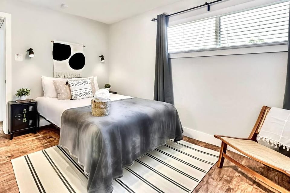 Global Cup Near Deep Ellum Downtown Dallas Flat Apartment in Dallas
