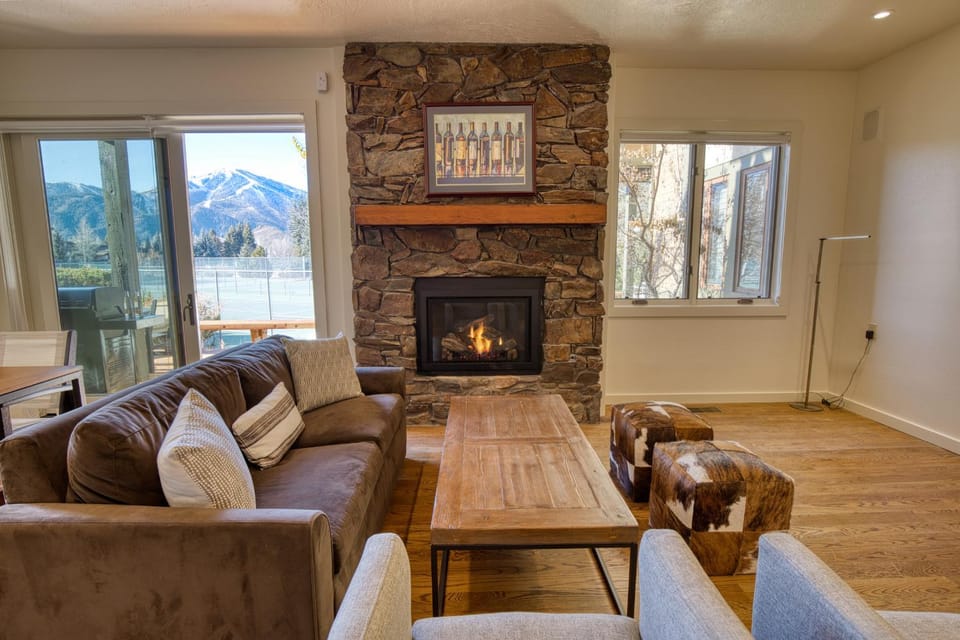 Wildflower Resort Stay - Sun Valley Condo with King Bed and Mtn Views House in Sun Valley