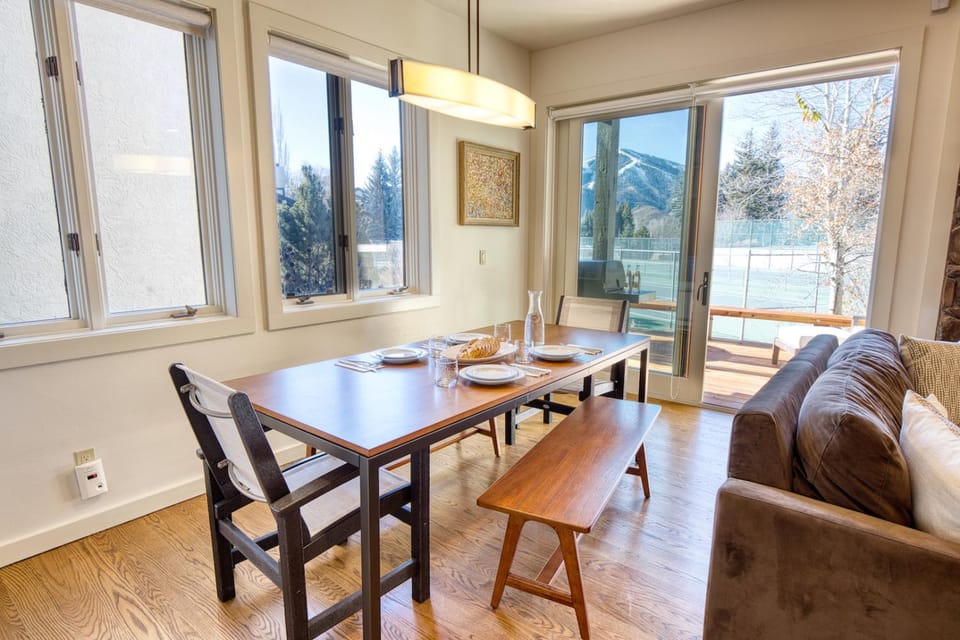 Wildflower Resort Stay - Sun Valley Condo with King Bed and Mtn Views House in Sun Valley