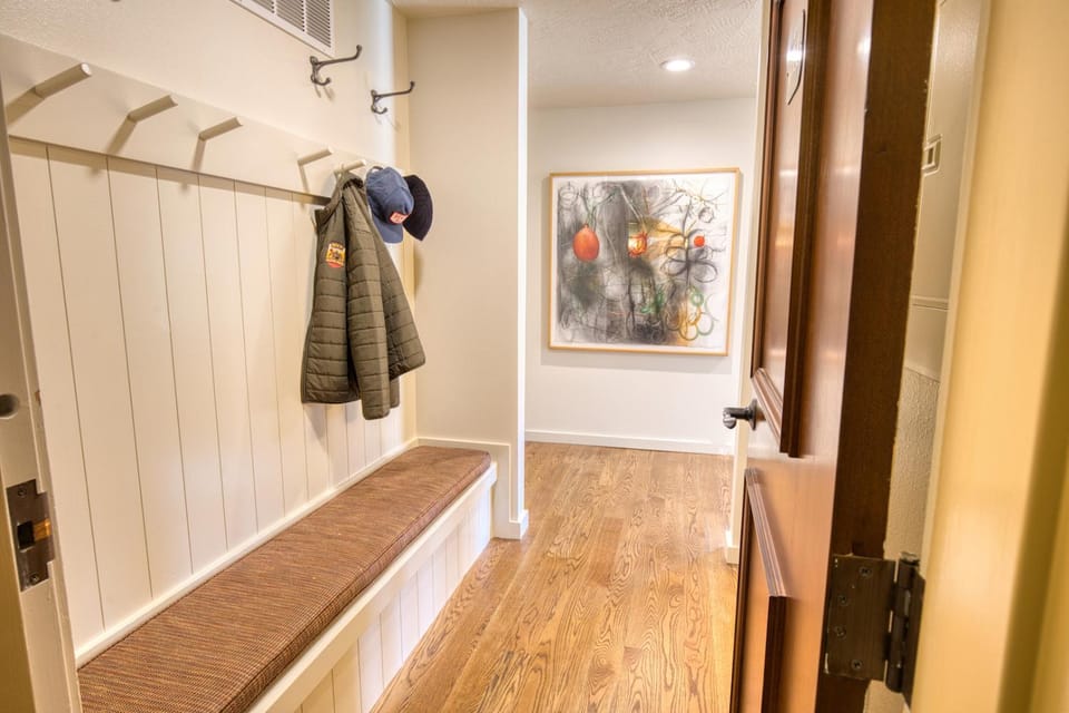 Wildflower Resort Stay - Sun Valley Condo with King Bed and Mtn Views House in Sun Valley