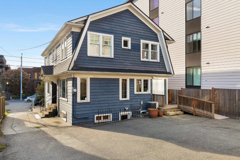 Perch - Vintage Seattle Gem House in Capitol Hill
