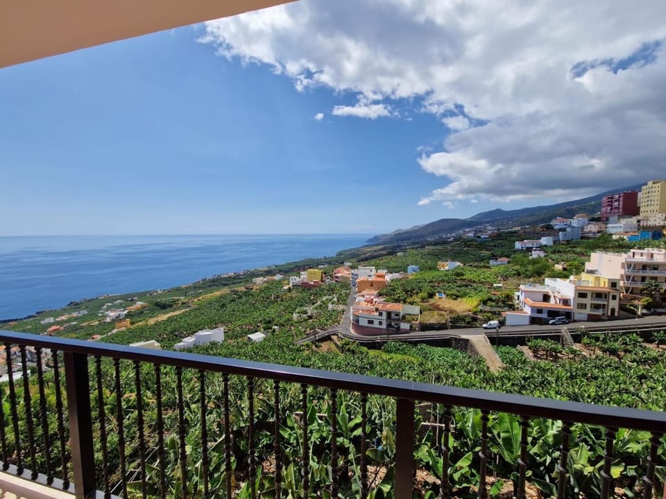 Nearby landmark, Day, Natural landscape, View (from property/room), Balcony/Terrace, City view, Mountain view, Sea view