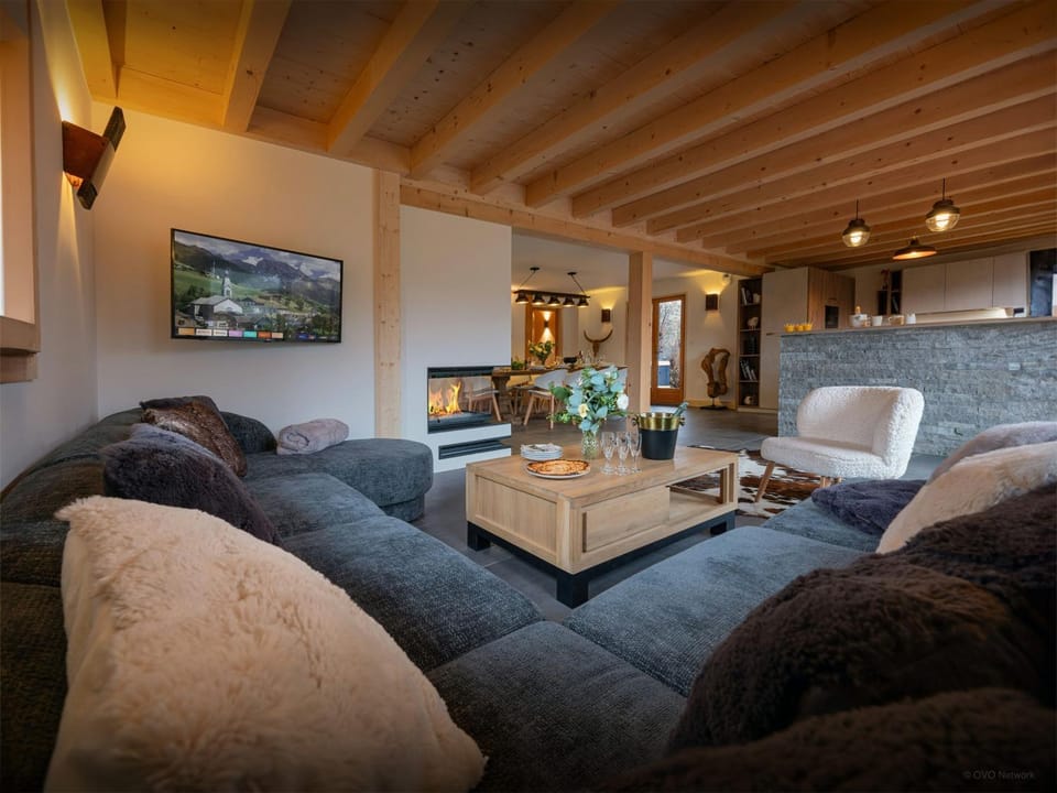 TV and multimedia, Living room, Seating area