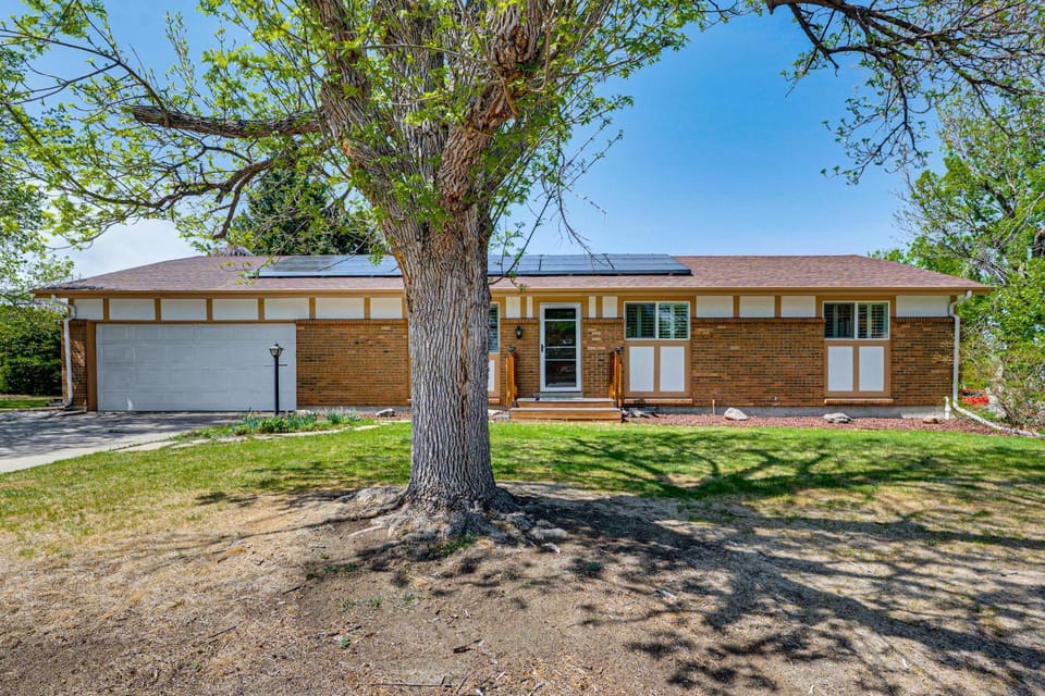 4 Mi to Olde Town Arvada! Dog-Friendly Home, Yard House in Westminster