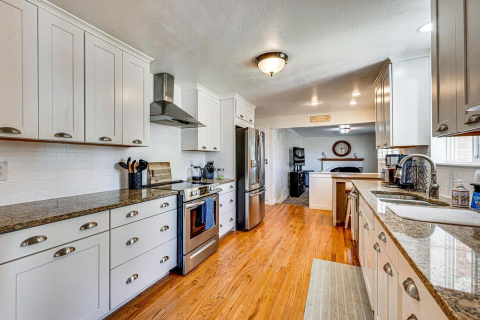 4 Mi to Olde Town Arvada! Dog-Friendly Home, Yard House in Westminster