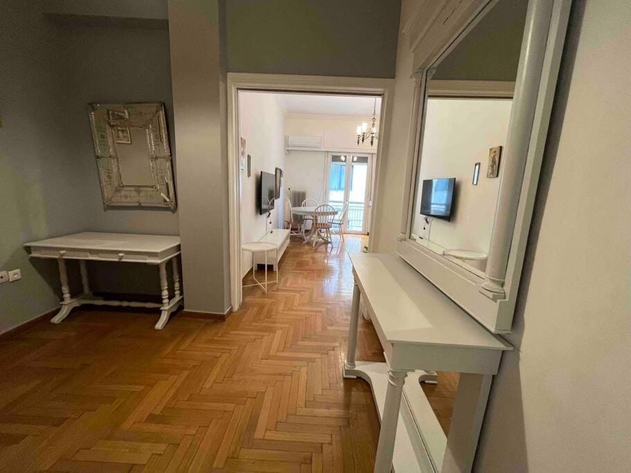 2bdr Apartment in Plaka-2 mins walk to syntagma Apartment in Plaka