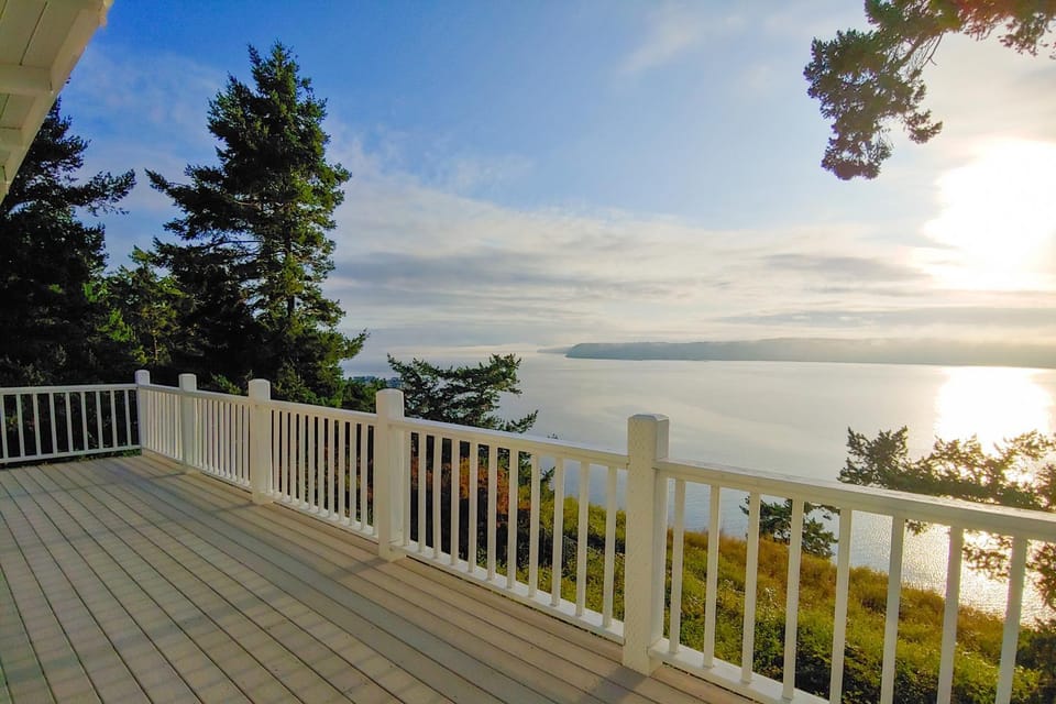 Eagles' Oceanview House in Puget Sound