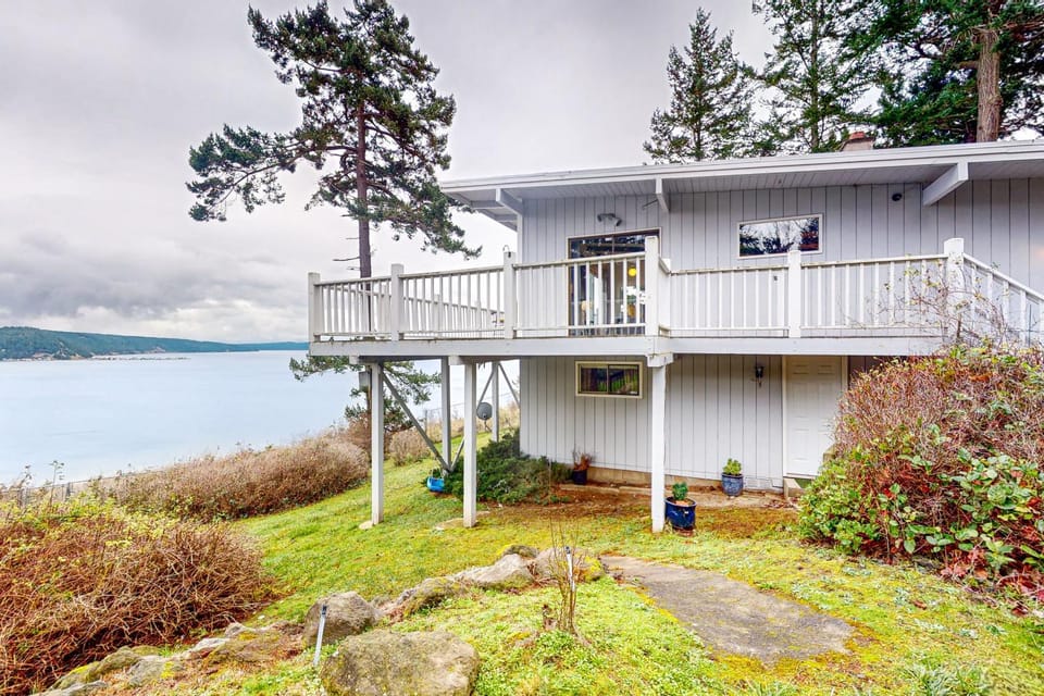 Eagles' Oceanview House in Puget Sound
